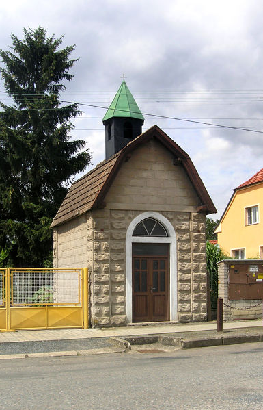 Soubor:Bělušice, Chapel.jpg