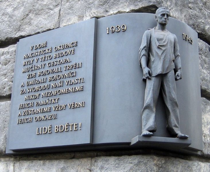 Soubor:Czech resistance memorial.jpg