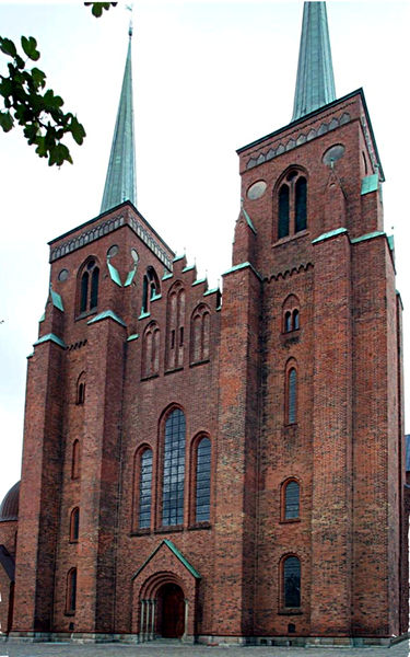 Soubor:Roskilde domkirke west fassade.jpg