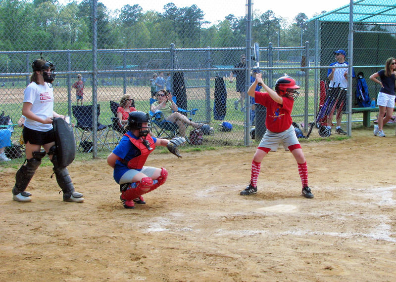 Soubor:Softball Batter and Catcher.jpg