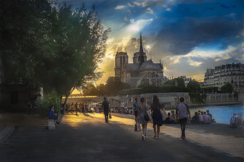 Soubor:Paris Notre Dame sunset-2018-LMFlickr.jpg