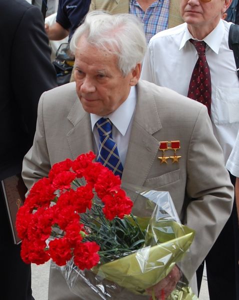 Soubor:Mikhail Kalashnikov - B.jpg