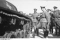 Bundesarchiv Bild 101III-Weill-059-04, Metz, Heinrich Himmler neben Panzer.jpg