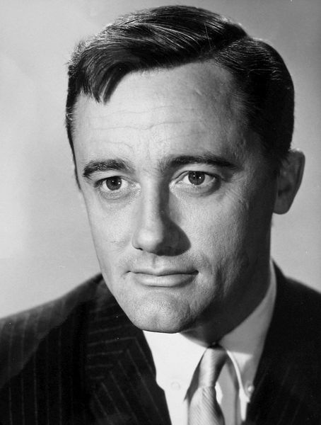 Soubor:Robert Vaughn Napoleon Solo.jpg