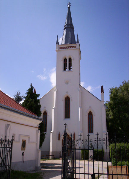 Soubor:Lutheran church Pápa front.jpg