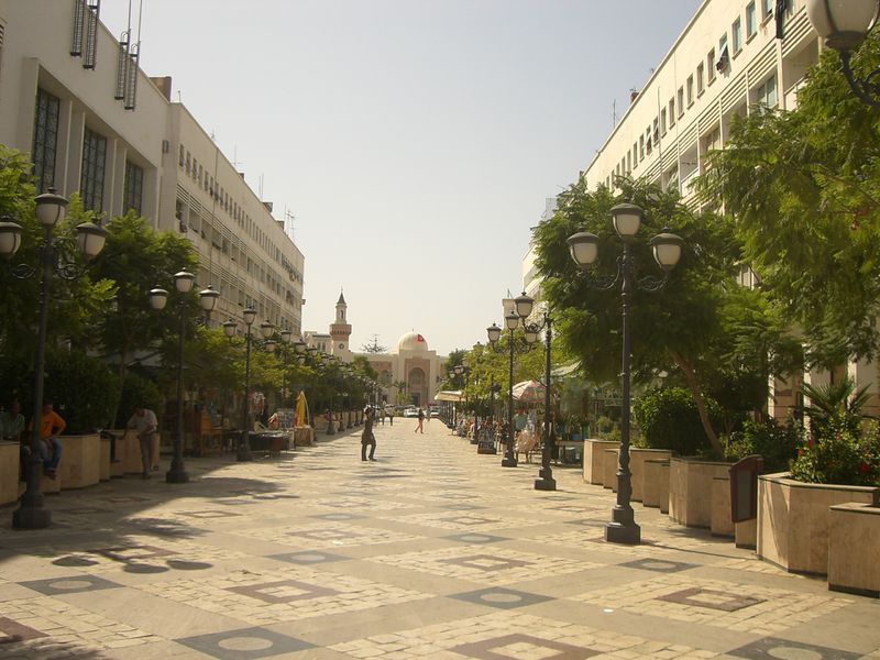 Soubor:Sfax Rue Hédi Chaker.JPG