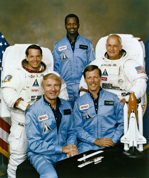 Soubor:STS-41-B crew.jpg