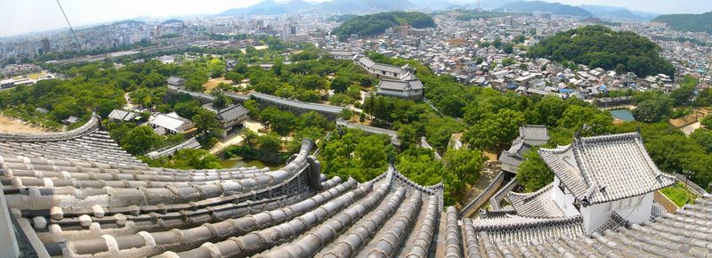 Soubor:Himejijou castle grounds.jpg