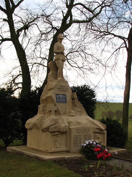 Soubor:Hýsly - war monument.jpg