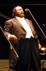 Luciano Pavarotti 15.06.02 cropped.jpg