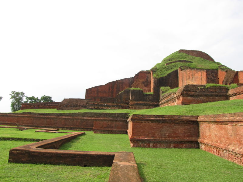 Soubor:Somapura Mahavihara, Bangladesh.jpg