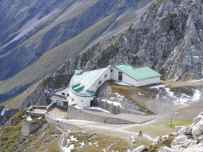 Soubor:BergstationNordkettenbahn.jpg