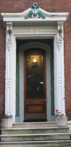 Soubor:House front door.jpg