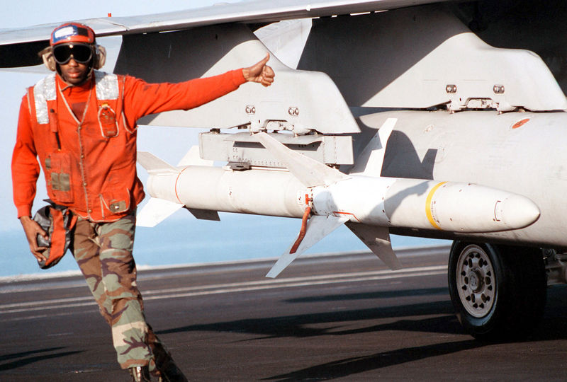 Soubor:AGM-88 HARM on FA-18C.jpg