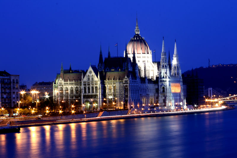 Soubor:Budapest Night Parlament 3.jpg