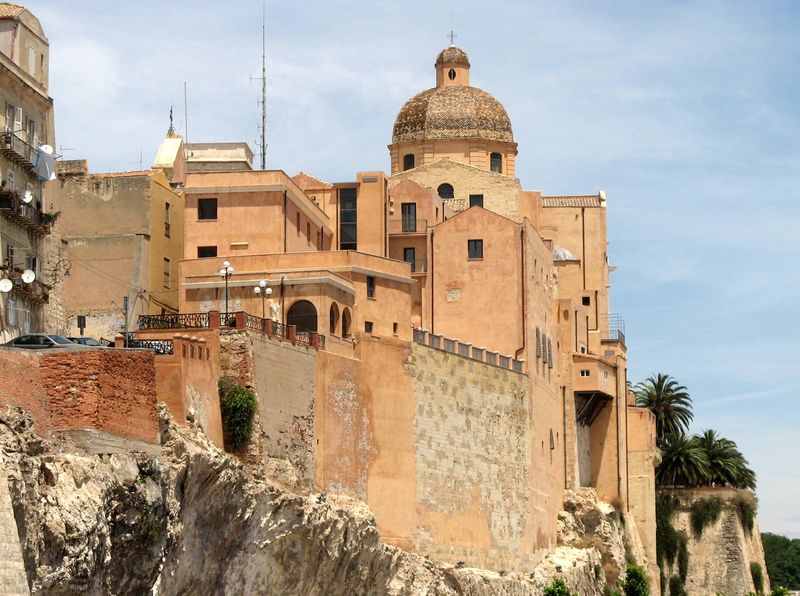 Soubor:Cathedral in Cagliari.jpg