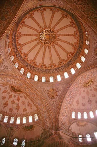 Soubor:Istanbul-Sultan-Ahmet-Camii-Hauptkuppel.jpg